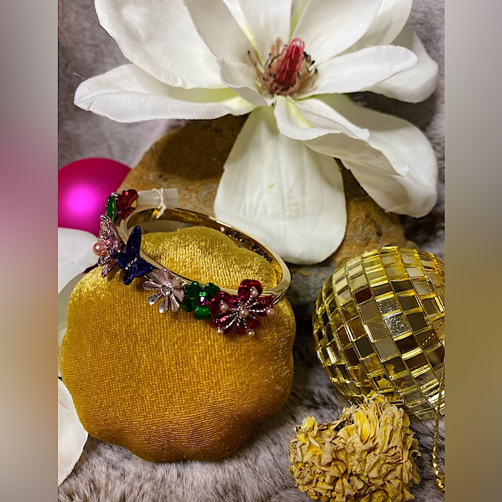 HOLIDAY SPECAIL -New betsey Johnson Metal to petal hinged bracelet